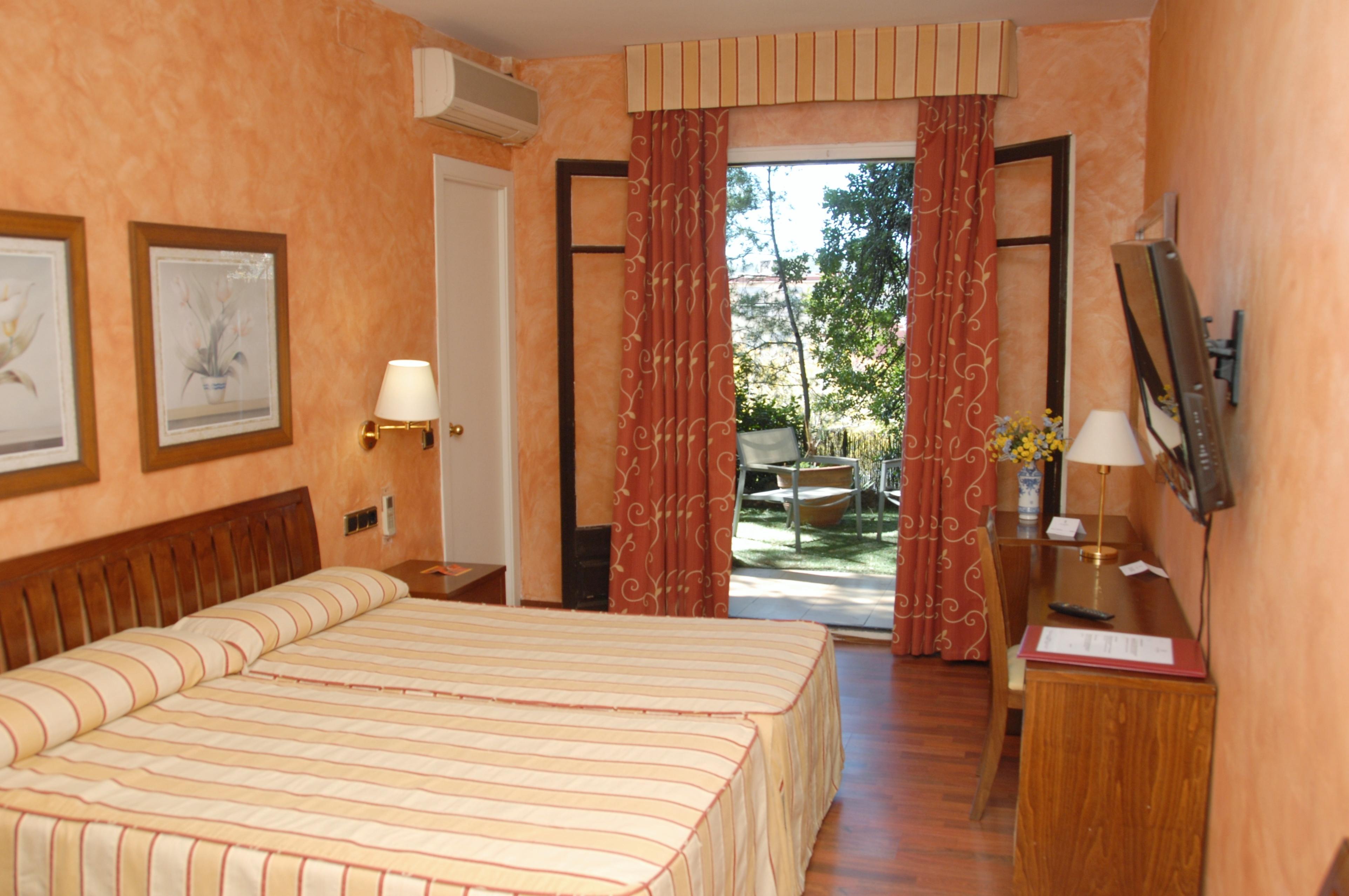 Hotel El Castell Sant Boi de Llobregat Εξωτερικό φωτογραφία
