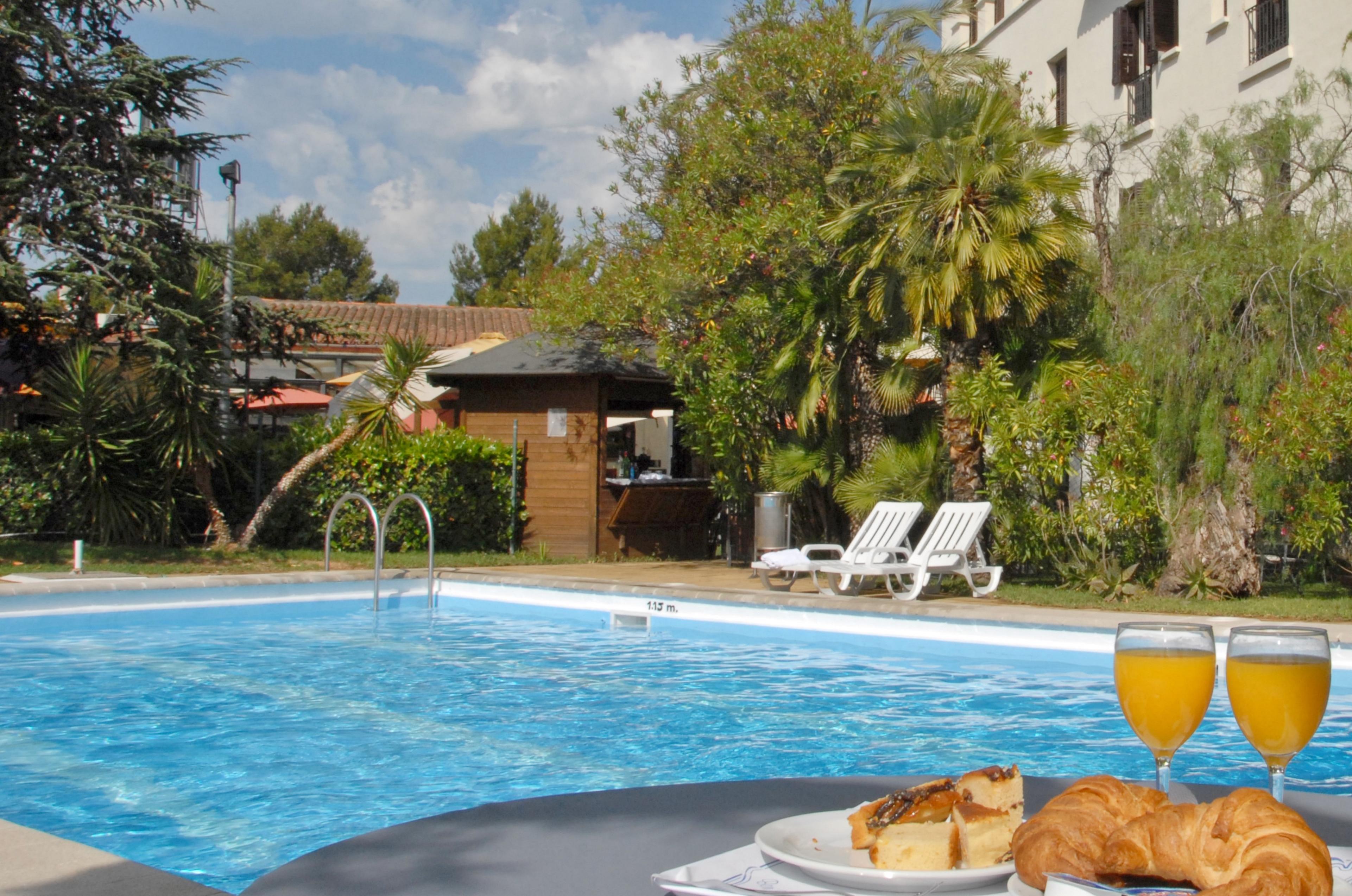 Hotel El Castell Sant Boi de Llobregat Εξωτερικό φωτογραφία