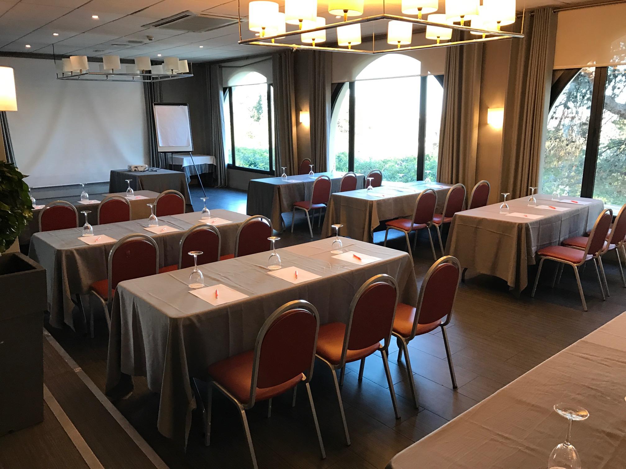 Hotel El Castell Sant Boi de Llobregat Εξωτερικό φωτογραφία