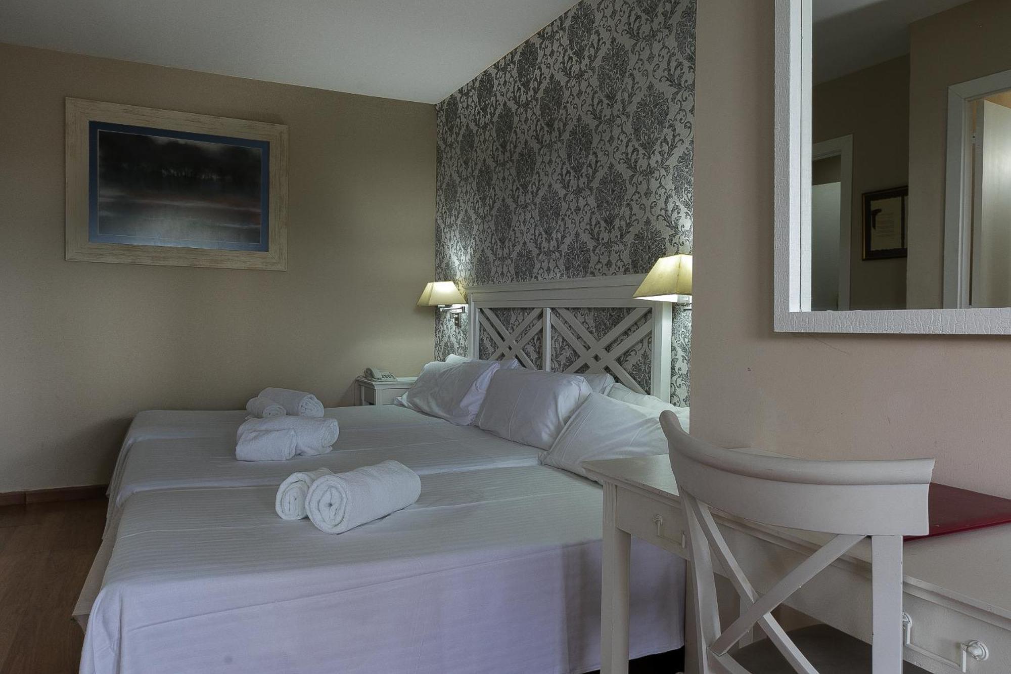 Hotel El Castell Sant Boi de Llobregat Εξωτερικό φωτογραφία