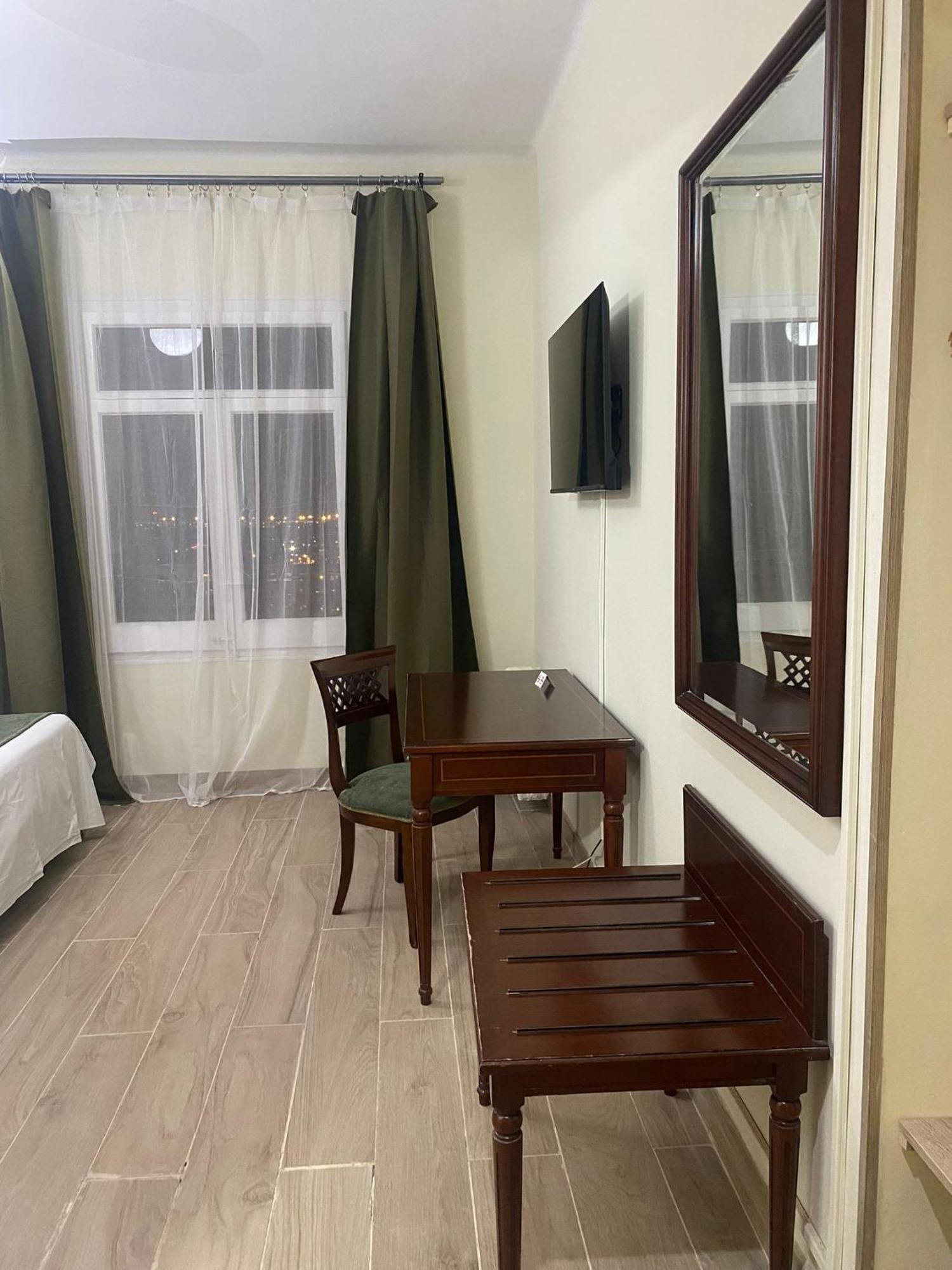 Hotel El Castell Sant Boi de Llobregat Εξωτερικό φωτογραφία