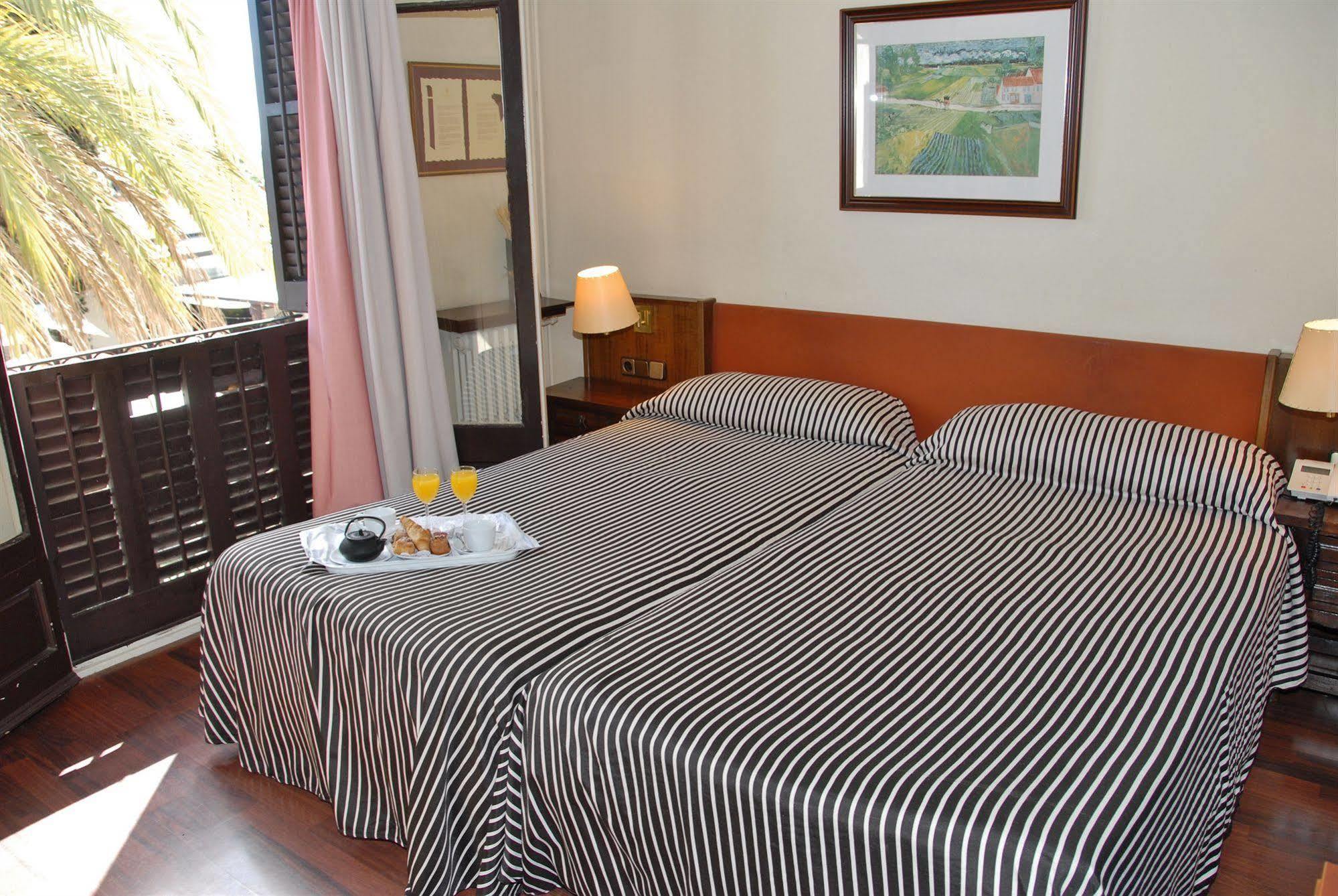 Hotel El Castell Sant Boi de Llobregat Εξωτερικό φωτογραφία